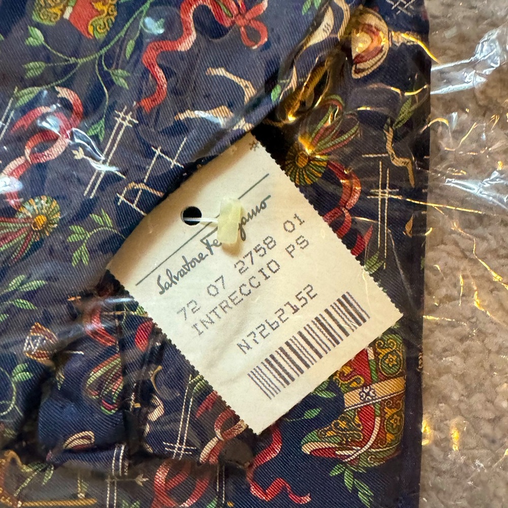 Salvatore Ferragamo vintage cummerbund. New with tags in package.